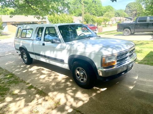 Used 1995 Dodge Dakota 2WD Club Cab image 1
