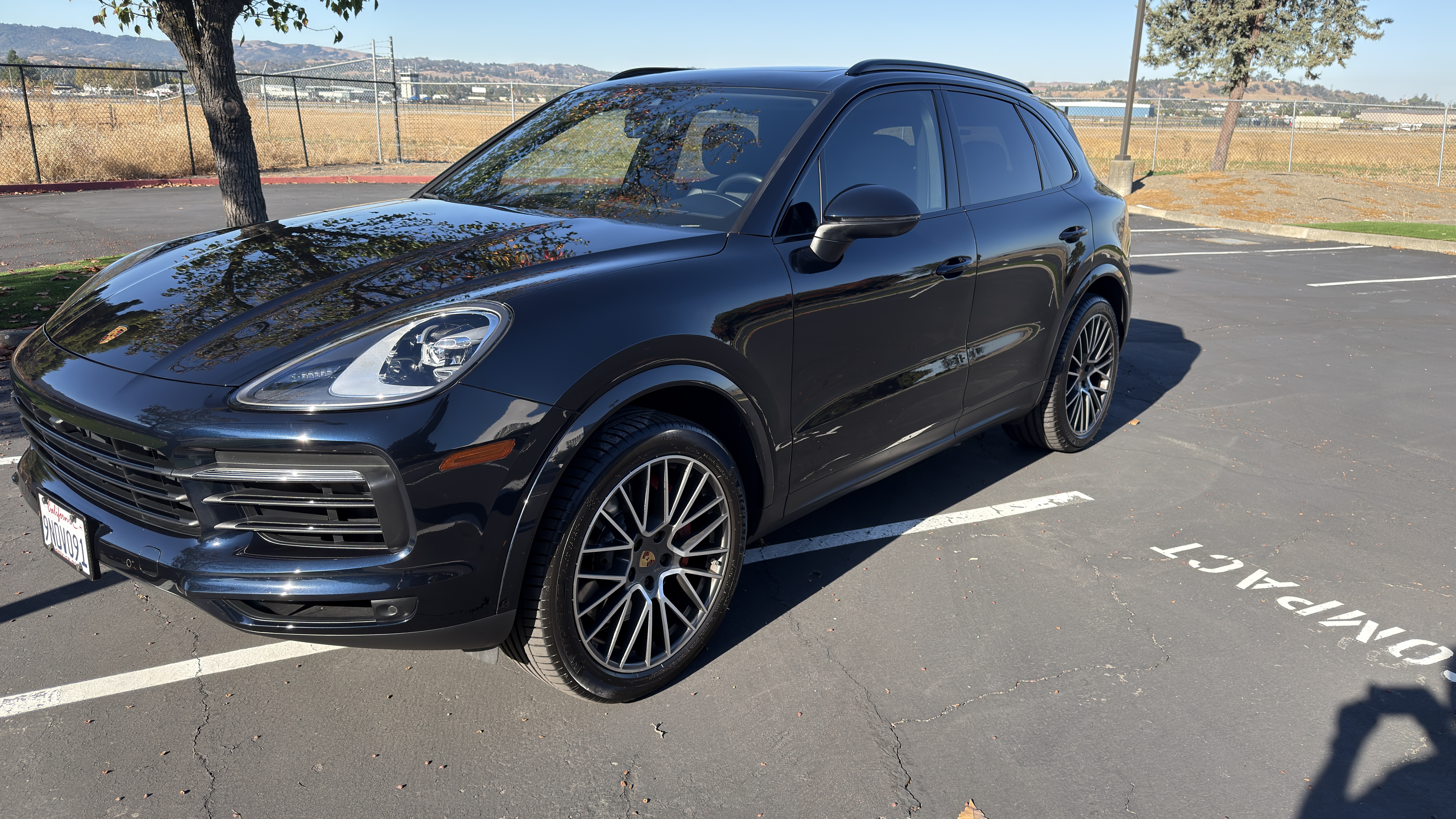 Used 2023 Porsche Cayenne w/ Premium Package AWD/4WD image 5