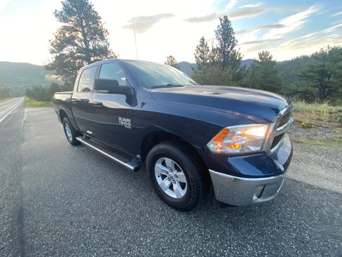 Used 2019 RAM 1500 Classic SLT w/ Luxury Group image 4