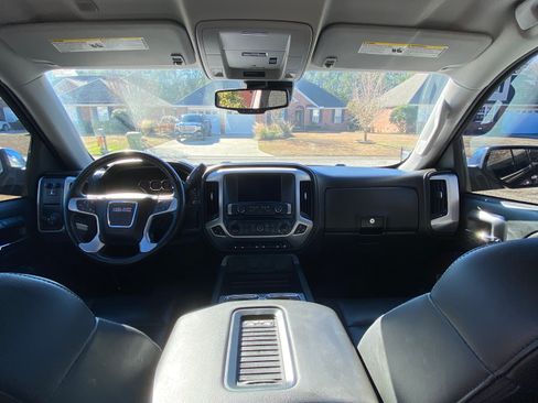 Used 2018 GMC Sierra 1500 SLT w/ Enhanced Driver Alert Package RWD image 10