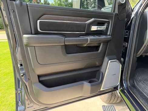 Used 2025 RAM 2500 Laramie AWD/4WD image 26