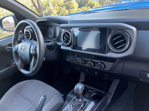 Used 2017 Toyota Tacoma TRD Sport RWD image 8