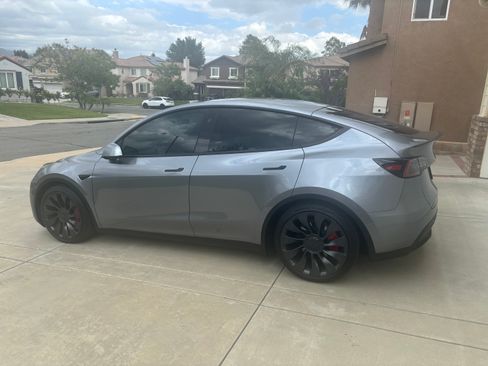 Used 2024 Tesla Model Y Performance AWD/4WD image 9