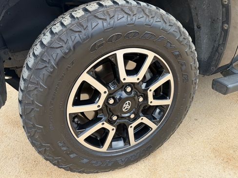 Used 2012 Toyota Tundra 4x4 CrewMax w/ TRD Off-Road Pkg image 23