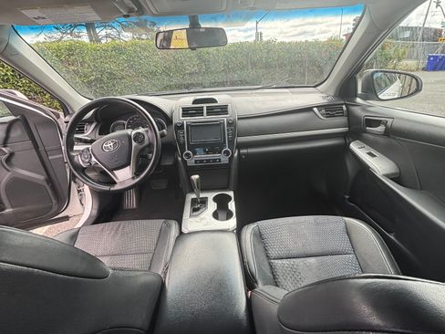 Used 2014 Toyota Camry SE image 4
