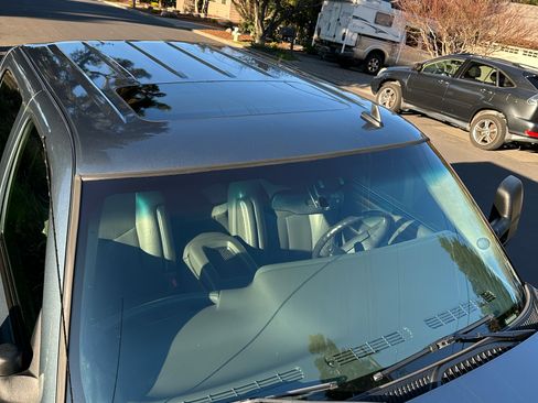 Used 2006 Chevrolet Silverado 2500 LT w/ Heavy-Duty Power Package image 6