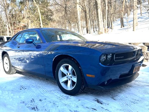 Used 2009 Dodge Challenger R/T image 2