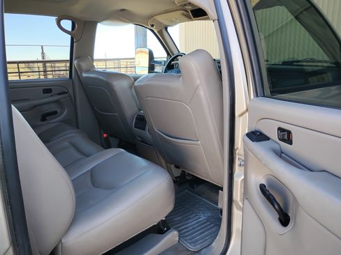 Used 2004 Chevrolet Silverado 3500 4x4 Crew Cab w/ Heavy-Duty Power Package image 10