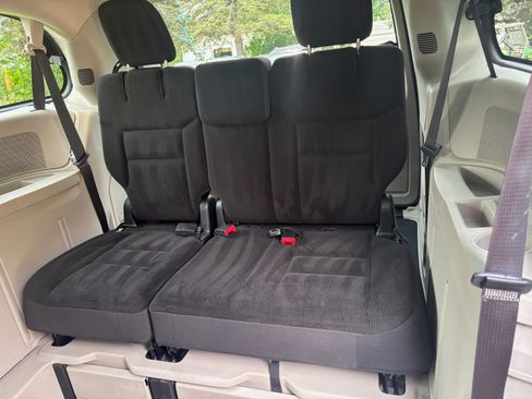 Used 2017 Dodge Grand Caravan SE w/ Power Window Group FWD image 9