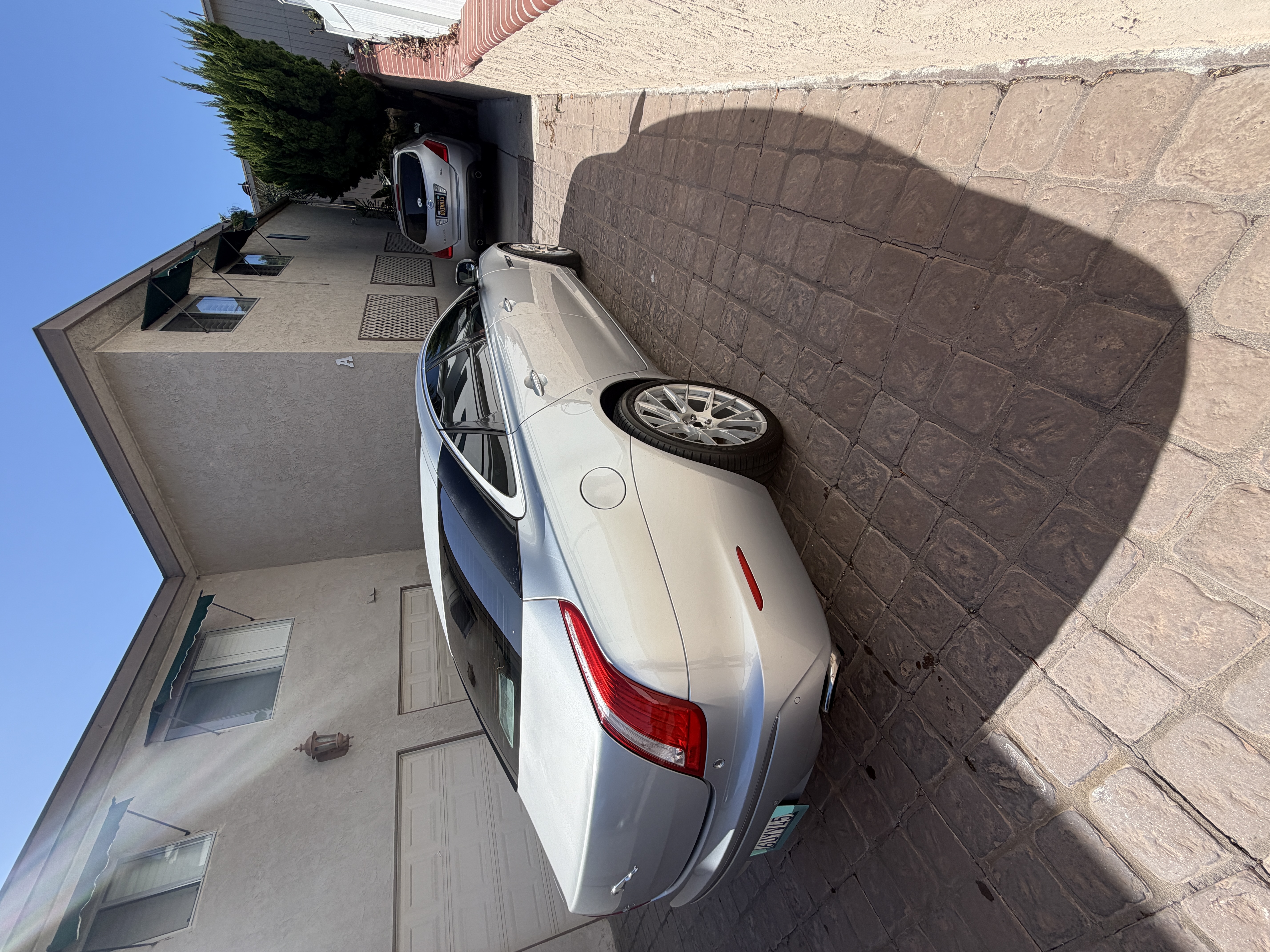 Used 2012 Jaguar XJ L RWD image 2