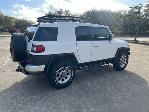 Used 2012 Toyota FJ Cruiser Sport Utility 2D w/ Upgrade Pkg image 9