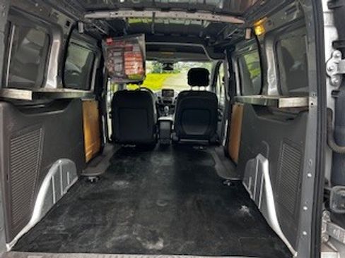 Used 2019 Ford Transit Connect XLT image 4