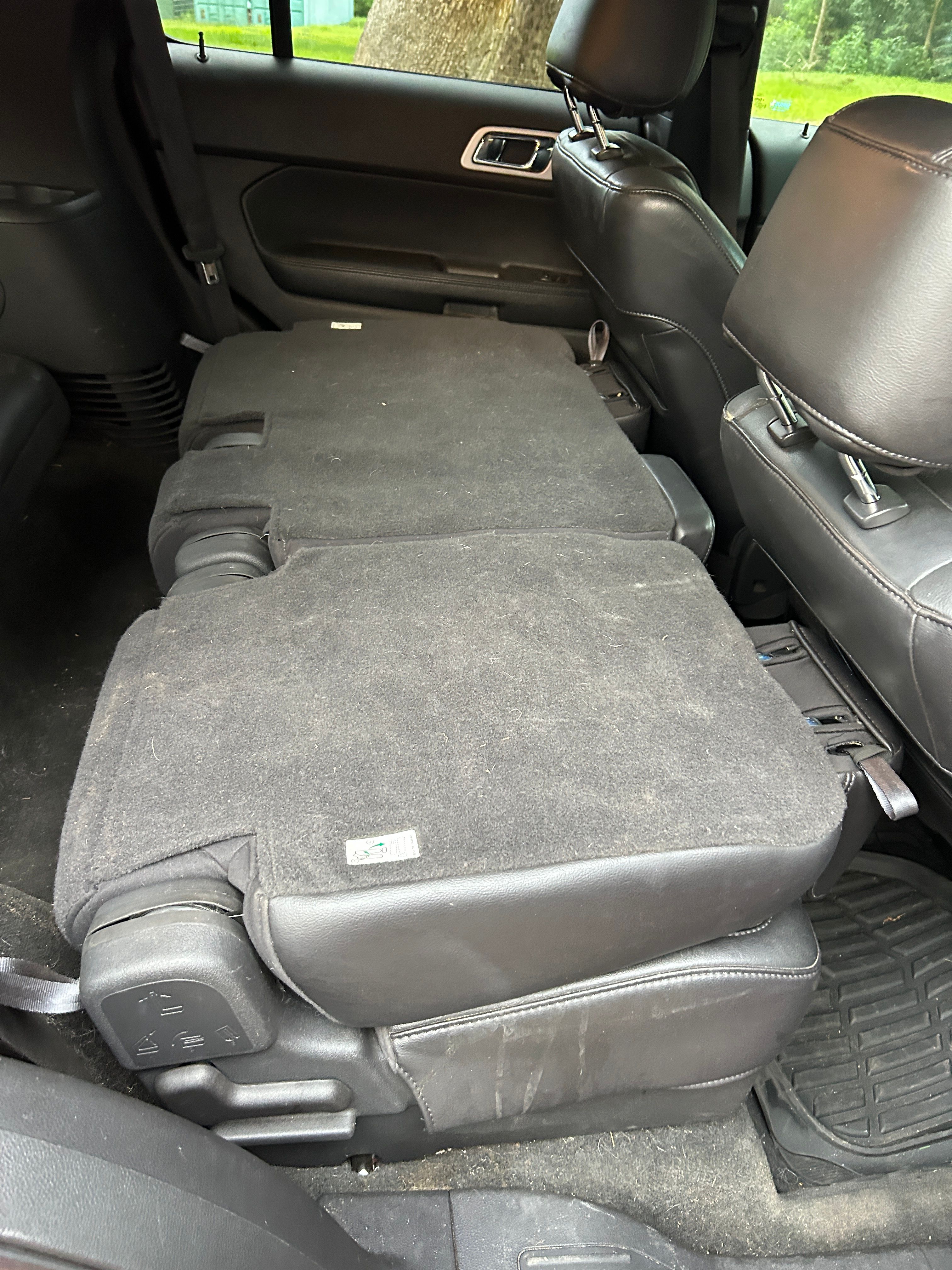 Used 2011 Ford Explorer XLT w/ 202A Rapid Spec Order Code FWD image 2
