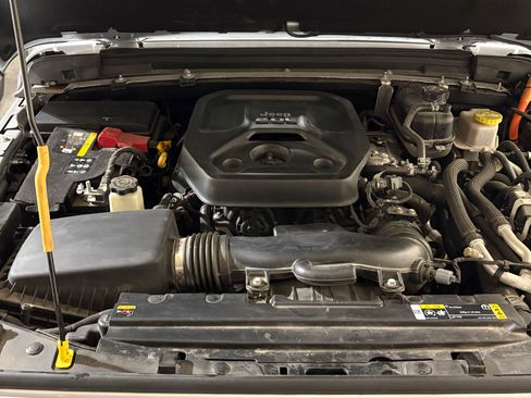 Used 2022 Jeep Wrangler Unlimited Sahara w/ Cold Weather Group image 27