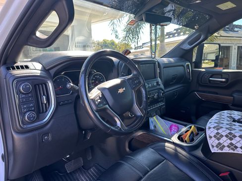 Used 2022 Chevrolet Silverado 2500 High Country w/ Z71 Off-Road Package image 8