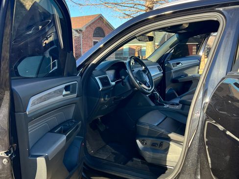 Used 2022 Volkswagen Atlas Cross Sport SE image 15