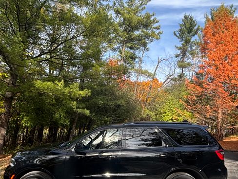 Used 2023 Dodge Durango SXT w/ SXT Blacktop Group image 4