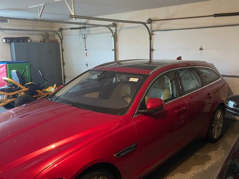 Used 2020 Jaguar XF Prestige image 4