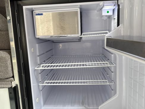 Used 2016 Mercedes-Benz Sprinter 2500 image 24