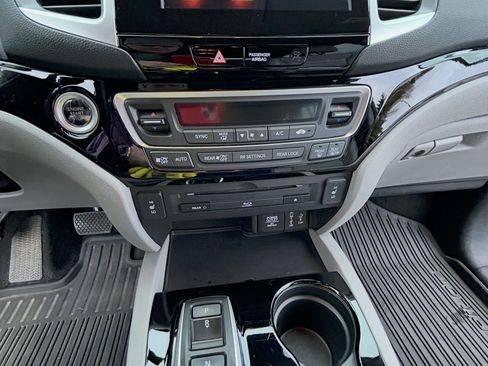 Used 2017 Honda Pilot Touring image 15