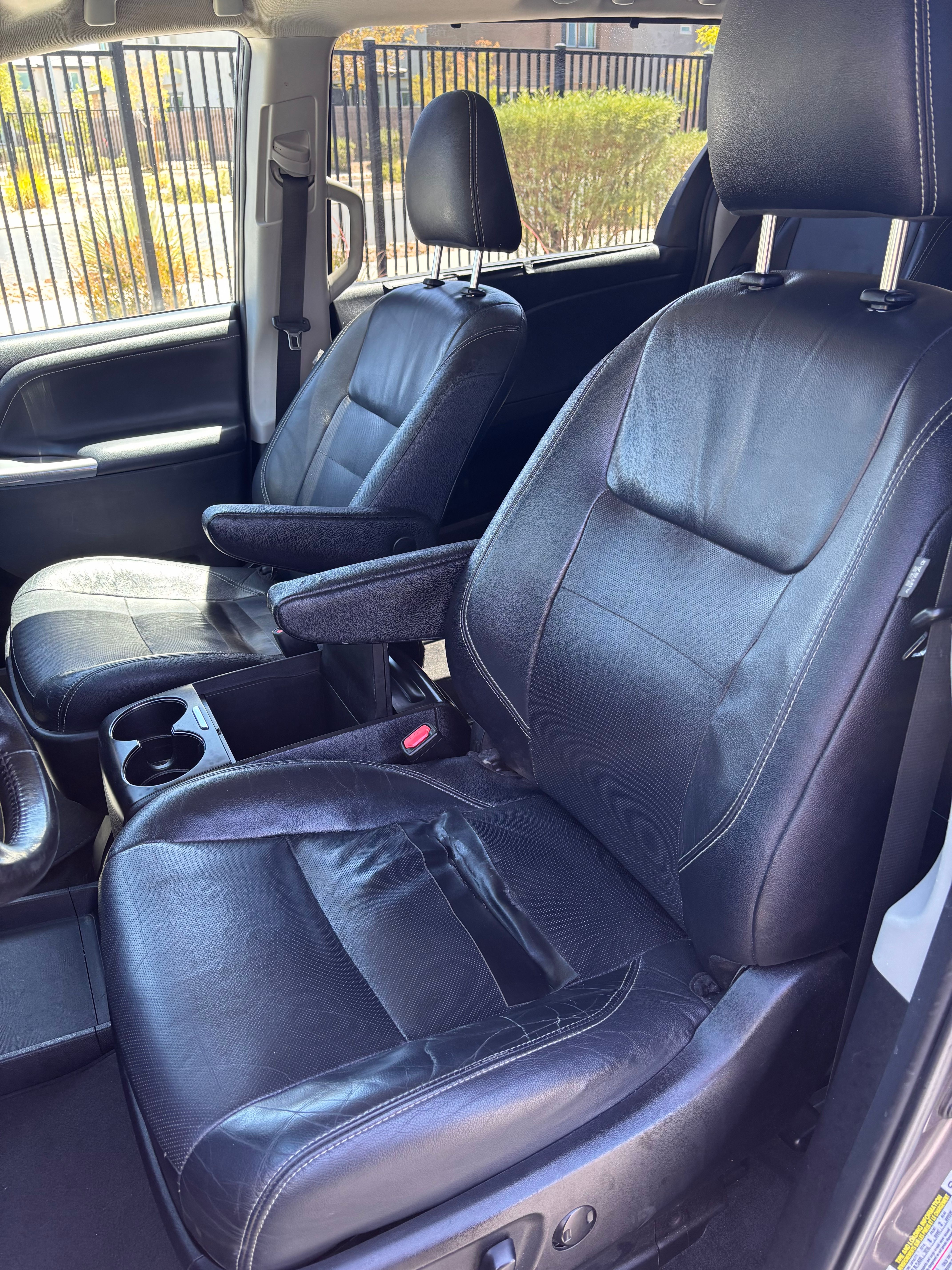 Used 2015 Toyota Sienna SE w/ SE Preferred Package FWD image 6