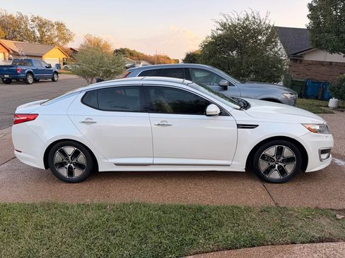 Used 2012 Kia Optima Hybrid w/ Hybrid Premium Technology Pkg image 10