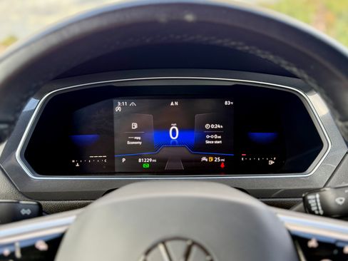 Used 2022 Volkswagen Tiguan SE R-Line image 13