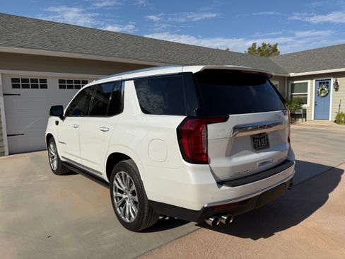 Used 2021 GMC Yukon Denali w/ Denali Premium Package AWD/4WD image 4