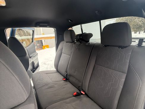 Used 2017 Toyota Tacoma TRD Sport w/ Tow Package (A/T) image 11