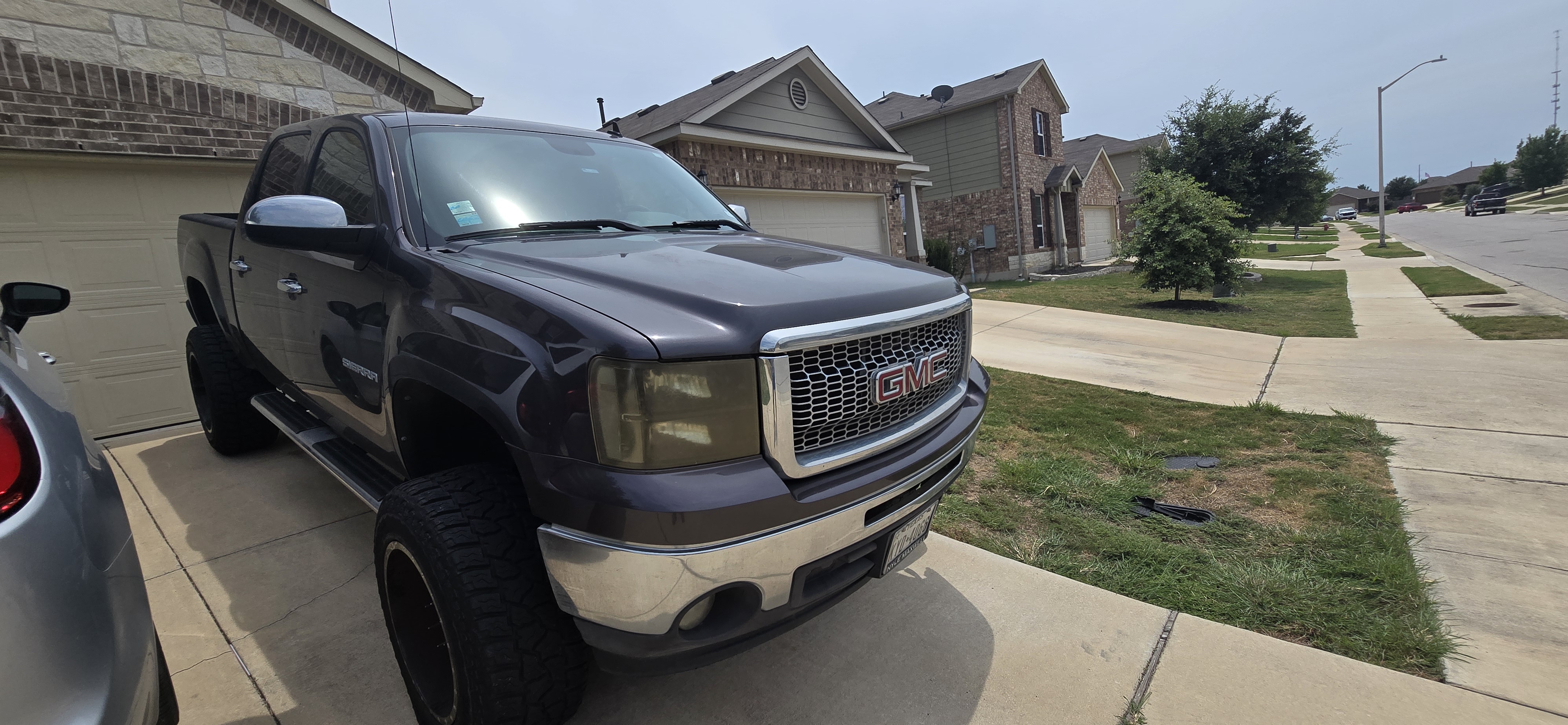Used 2010 GMC Sierra 1500 SLE w/ Regional Value Package RWD image 2