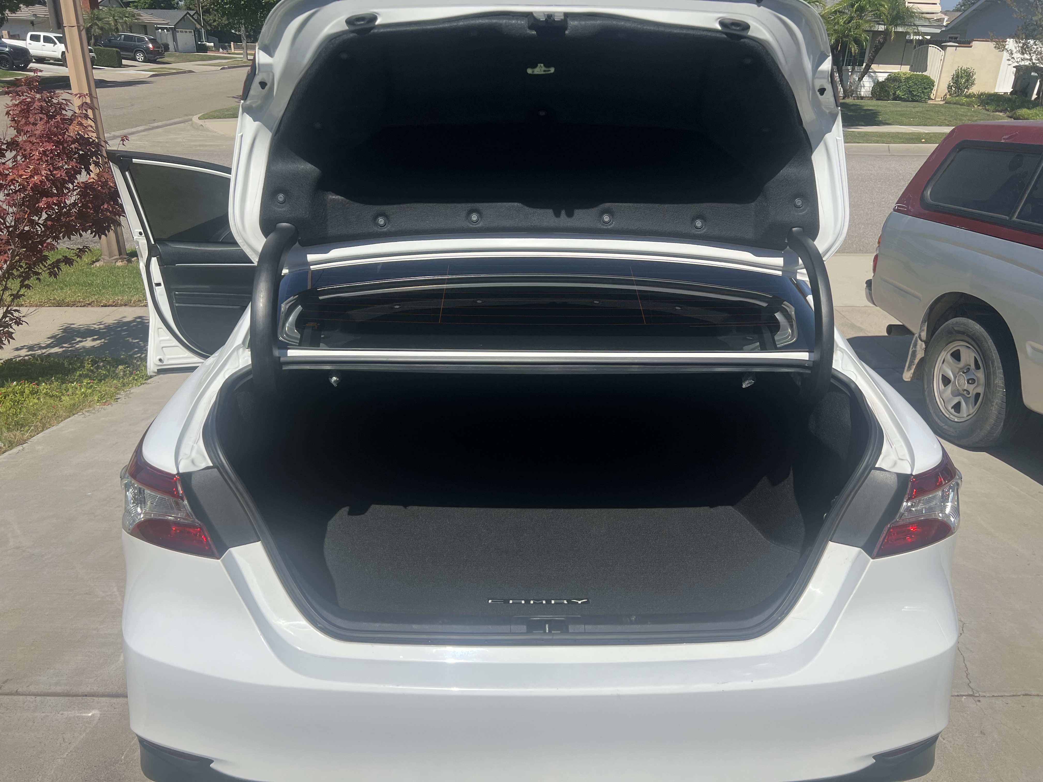 Used 2020 Toyota Camry LE w/ Carpet Mat Package FWD image 16