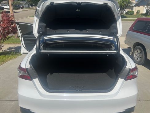 Used 2020 Toyota Camry LE image 16