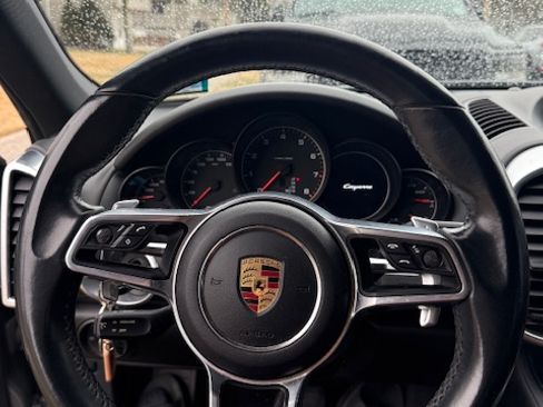 Used 2016 Porsche Cayenne image 9
