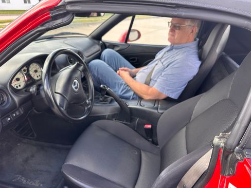 Used 2002 MAZDA MX-5 Miata image 10