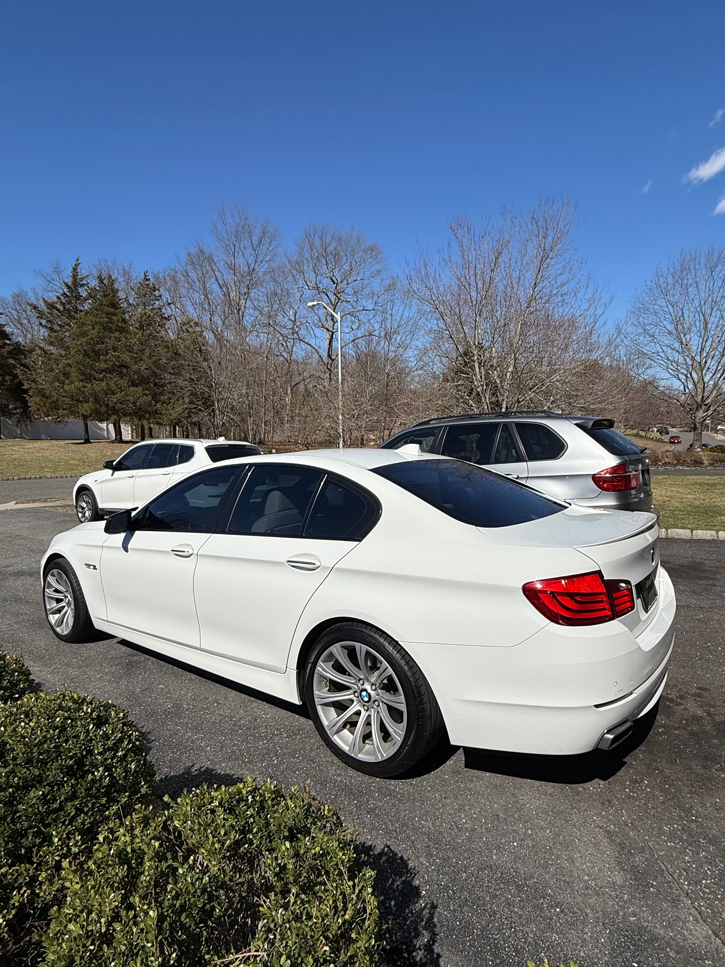 Used 2012 BMW 550i xDrive Sedan AWD/4WD image 4