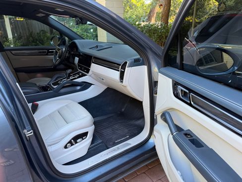 Used 2019 Porsche Cayenne S image 14