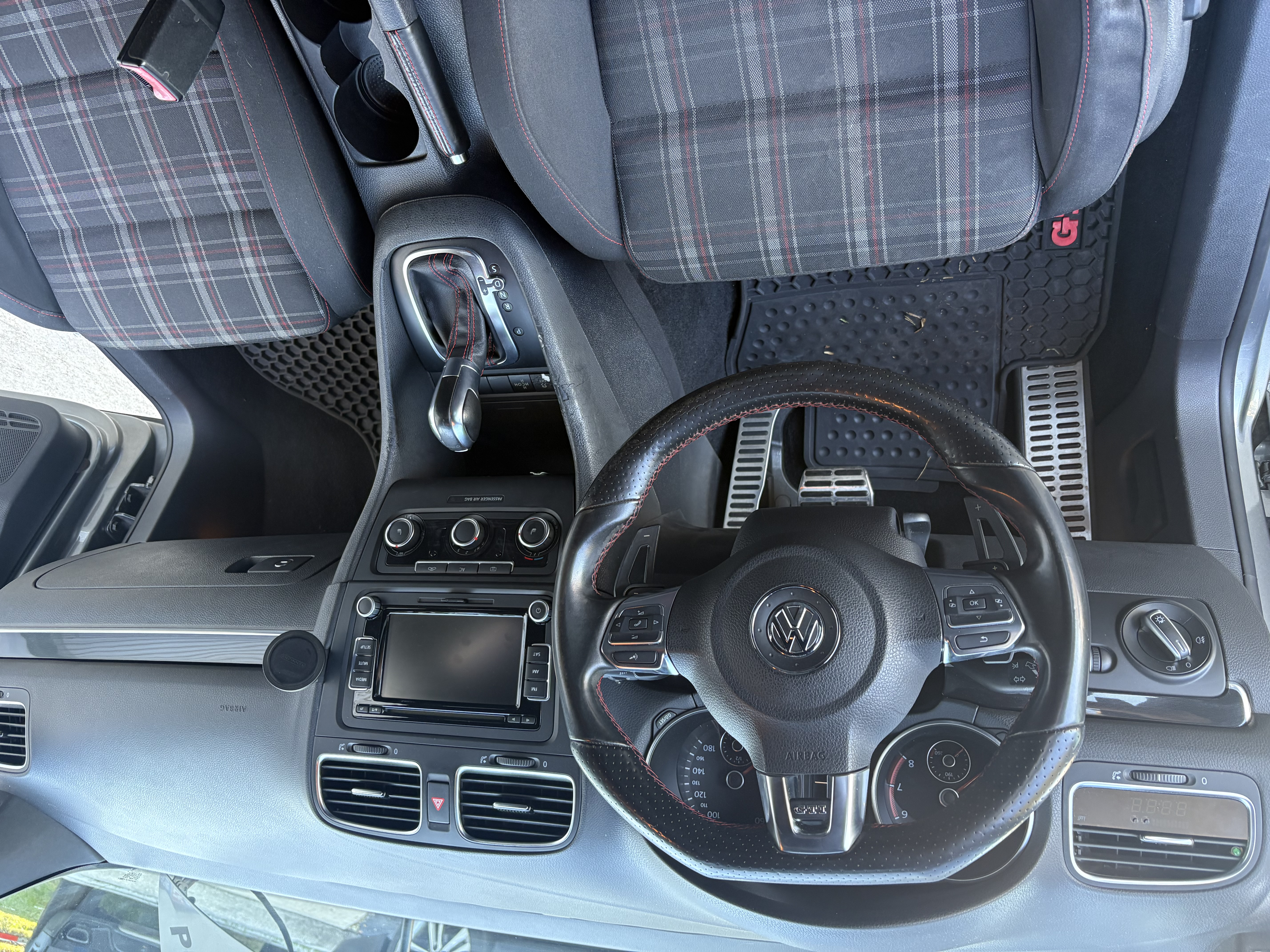 Used 2011 Volkswagen Golf 4-Door FWD image 16