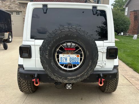 Used 2018 Jeep Wrangler Unlimited Rubicon w/ LED Lighting Group AWD/4WD image 8