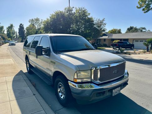 Used 2003 Ford Excursion XLT RWD image 9