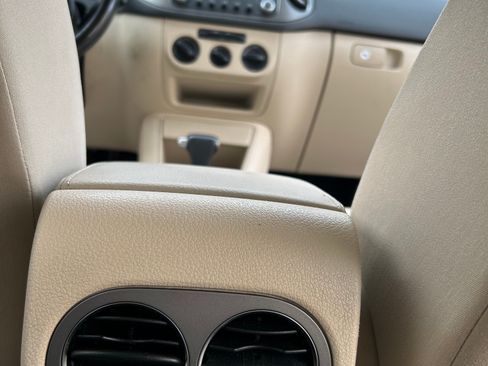 Used 2009 Volkswagen Tiguan SE image 17