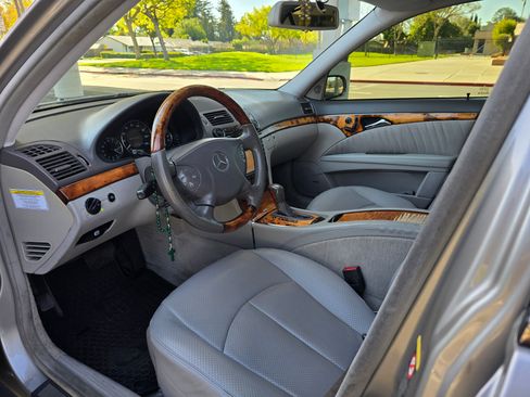 Used 2005 Mercedes-Benz E 500 Sedan image 23