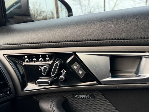 Used 2016 Jaguar F-TYPE Coupe 2D image 13