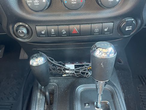 Used 2014 Jeep Wrangler Unlimited Sahara w/ Dual Top Group AWD/4WD image 16