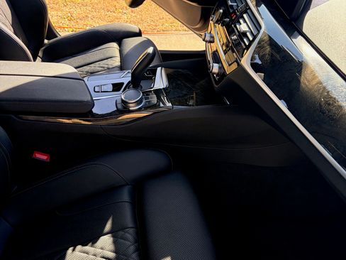 Used 2022 BMW 530i w/ M Sport Package image 20