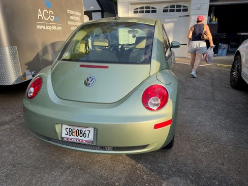 Used 2009 Volkswagen Beetle Coupe image 2