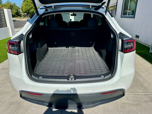 Used 2022 Tesla Model Y Long Range image 27