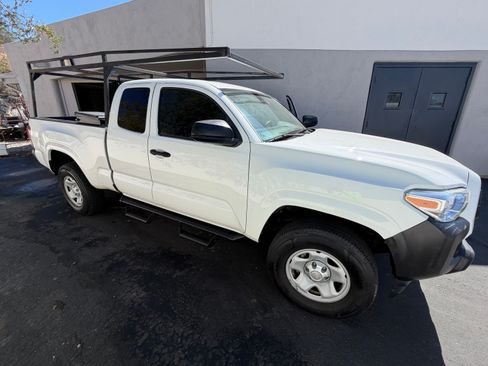 Used 2022 Toyota Tacoma SR RWD image 9