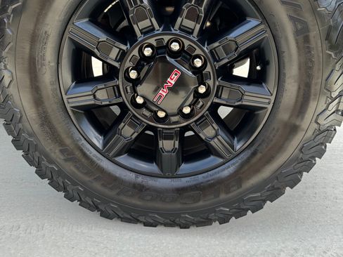 Used 2024 GMC Sierra 2500 AT4 w/ AT4 Premium Plus Package AWD/4WD image 8