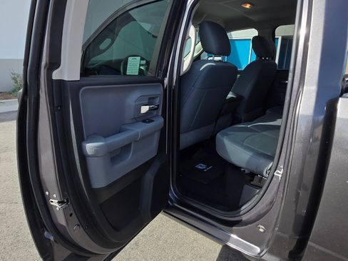 Used 2018 RAM 1500 Classic SLT image 29