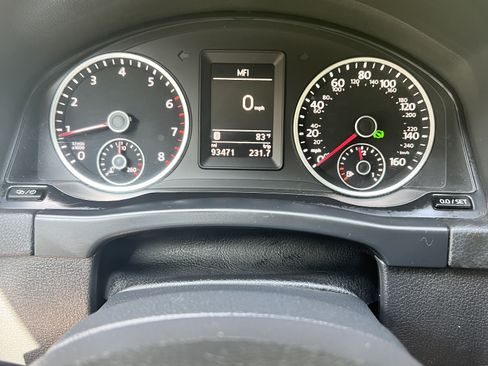 Used 2015 Volkswagen Tiguan S image 8